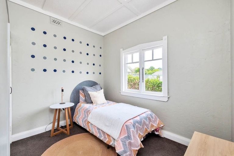 Photo of property in 19 Craigbank Avenue, New Lynn, Auckland, 0600