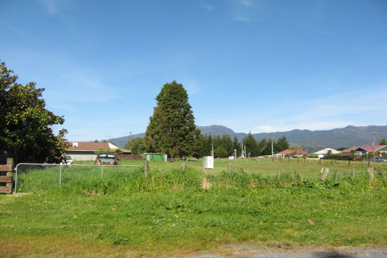 Photo of property in 153 Russell Street, Westport, 7825