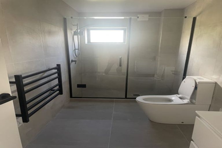 Photo of property in 45b Greenvalley Rise, Glenfield, Auckland, 0629