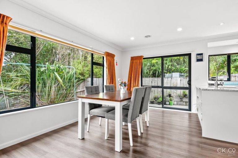 Photo of property in 9 Fernridge Way, Tirohanga, Lower Hutt, 5010