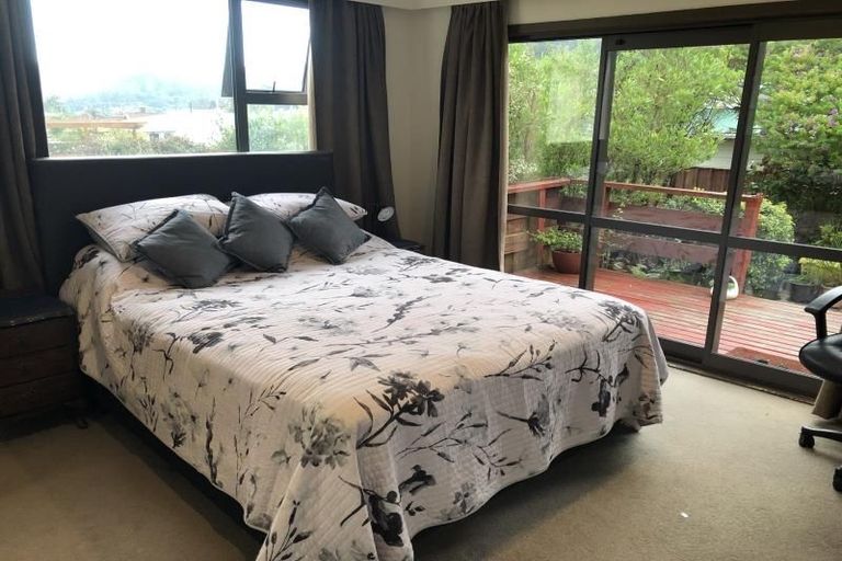 Photo of property in 6 Helvetia Grove, Naenae, Lower Hutt, 5011