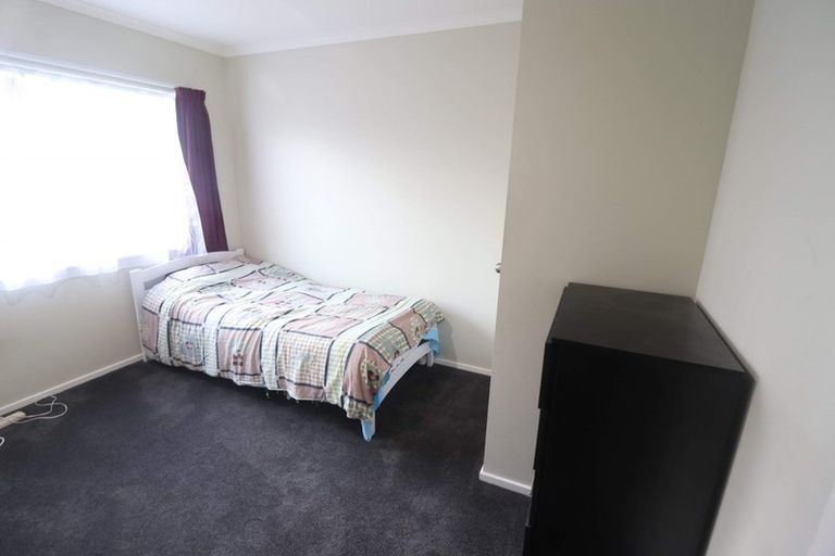 Photo of property in 10a Marie Crescent, Te Atatu South, Auckland, 0610