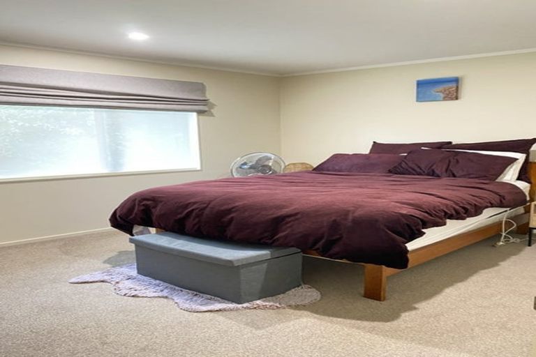 Photo of property in 15a Gill Avenue, Te Atatu Peninsula, Auckland, 0610
