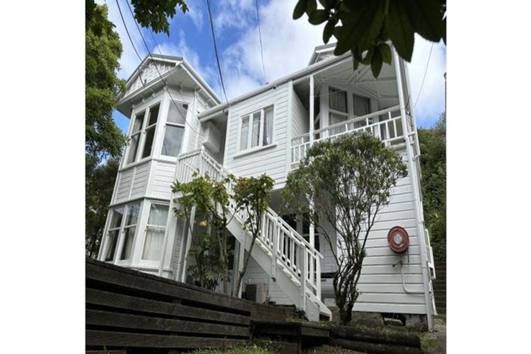 Photo of property in 2/106 Glenmore Street, Northland, Wellington, 6012