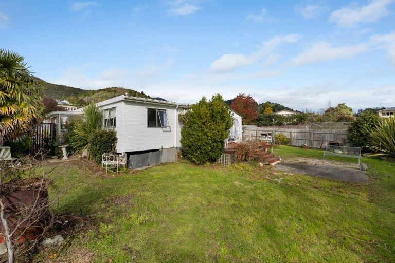 Photo of property in 25a Moana View Road, Waikawa, Picton, 7220
