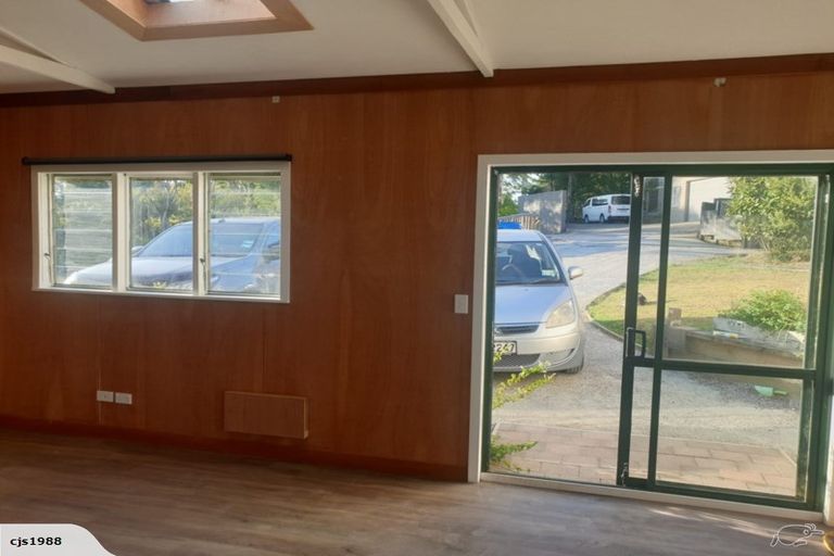 Photo of property in 226-228 Forest Road, Waiatarua, Auckland, 0612