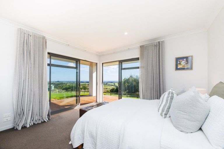 Photo of property in 12 Fleetwood Lane, Turitea, Palmerston North, 4472