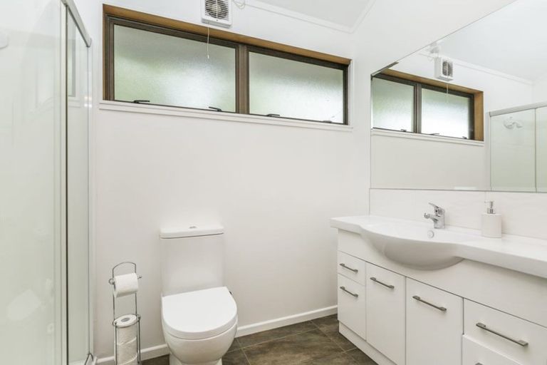 Photo of property in 44 Rewarewa Road, Te Atatu Peninsula, Auckland, 0610