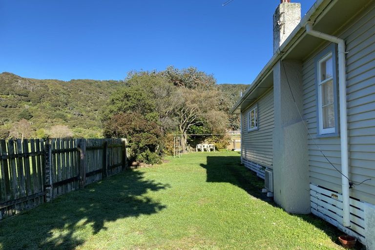 Photo of property in 33 Karaka Street, Wainuiomata, Lower Hutt, 5014