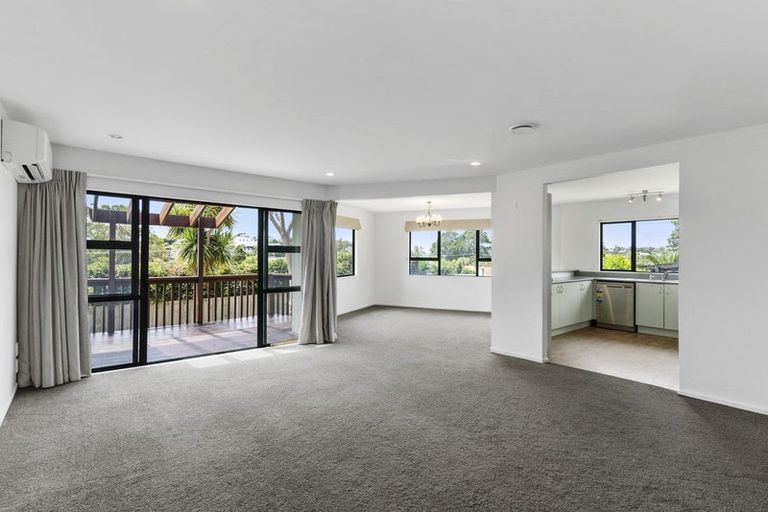 Photo of property in 4a Holiday Road, Stanmore Bay, Whangaparaoa, 0932
