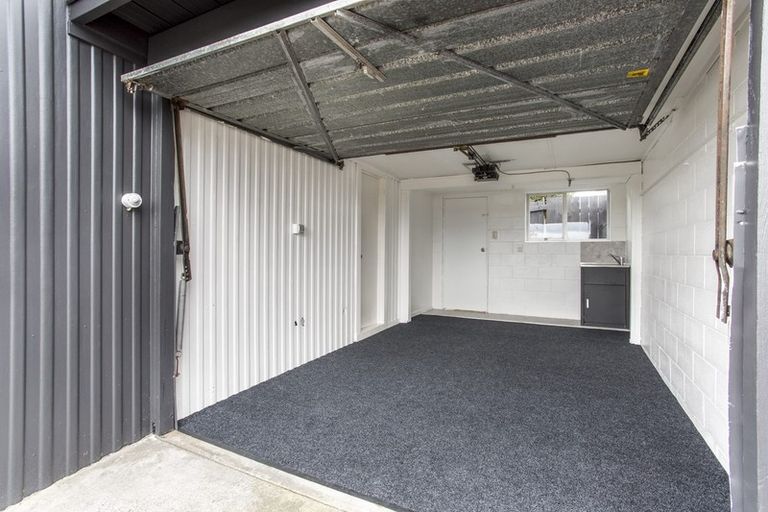 Photo of property in 1/18a Sherwood Avenue, Te Atatu South, Auckland, 0610