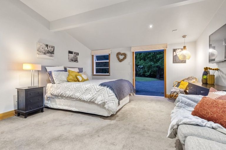 Photo of property in 166 Godley Road, Titirangi, Auckland, 0604