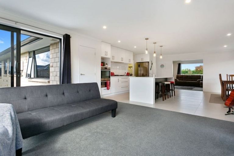 Photo of property in 28 Lilac Close, Cambridge, 3434