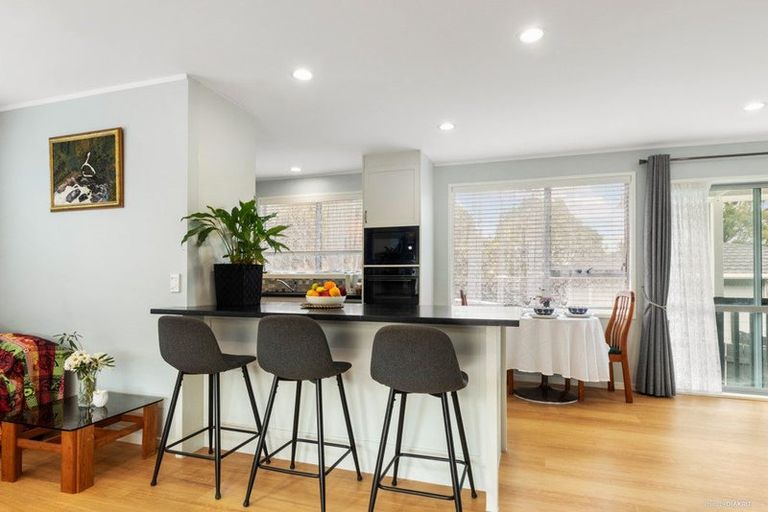 Photo of property in 6 Waari Avenue, Sunnyvale, Auckland, 0612