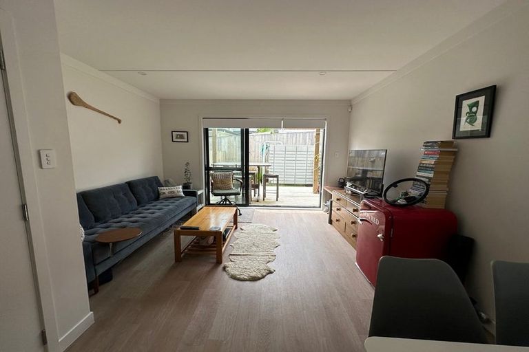 Photo of property in 9/8 James Laurie Street, Henderson, Auckland, 0612