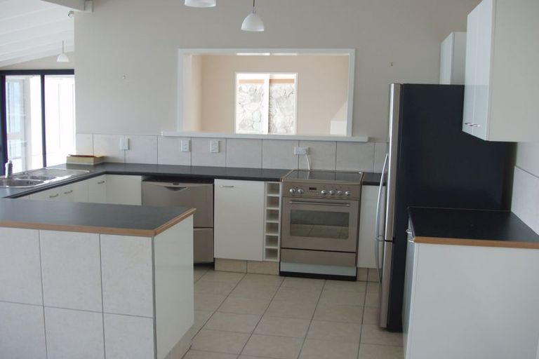 Photo of property in 27 Kaikoura Street, Maupuia, Wellington, 6022