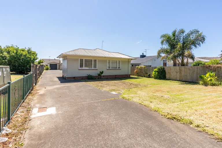 Photo of property in 383 Massey Road, Mangere East, Auckland, 2024