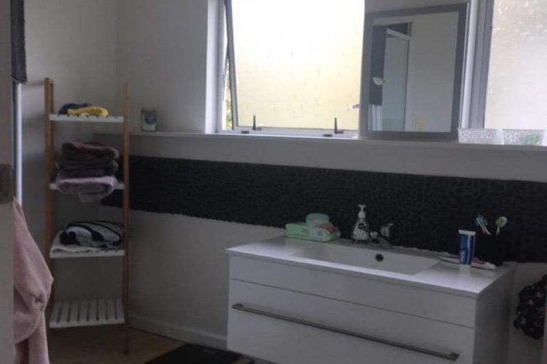 Photo of property in 23 Saint Ives Grove, Whalers Gate, New Plymouth, 4310