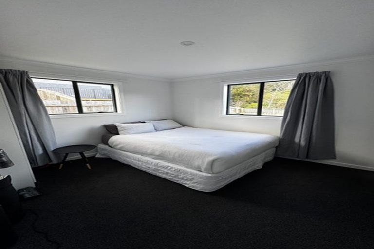 Photo of property in 2/5 Montgomery Street, Stokes Valley, Lower Hutt, 5019