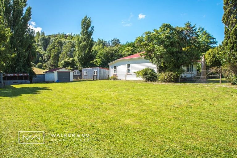 Photo of property in 351 Main Road North, Brown Owl, Upper Hutt, 5018