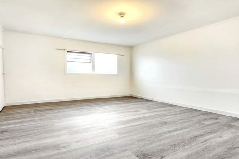 Photo of property in 1/63 Girrahween Drive, Totara Vale, Auckland, 0629