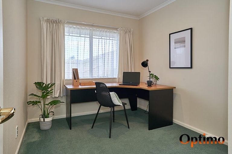 Photo of property in 21 Rothesay Place, Highbury, Palmerston North, 4412