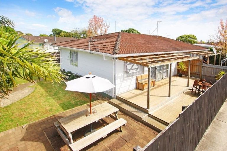 Photo of property in 1/29 Mon Desir Place, Manurewa, Auckland, 2102