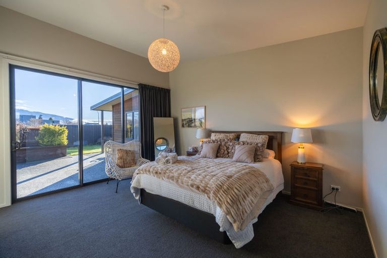 Photo of property in 21 Pop Andrew Drive, Te Anau, 9600