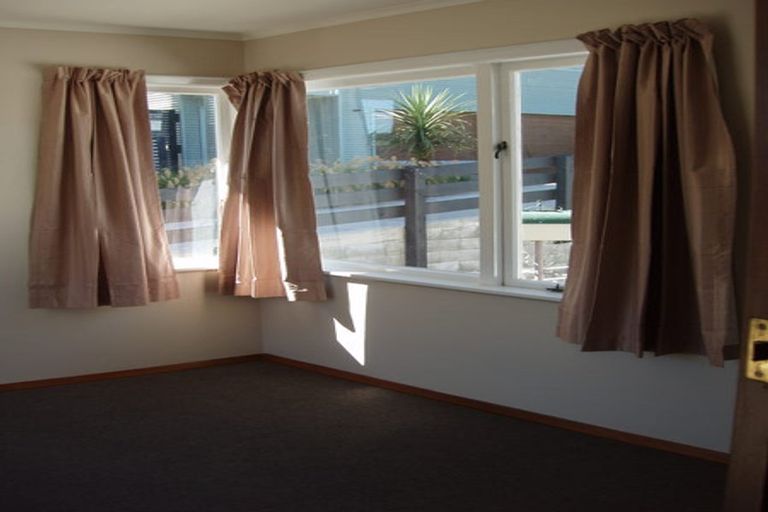 Photo of property in 73 Mills Road, Brooklyn, Wellington, 6021