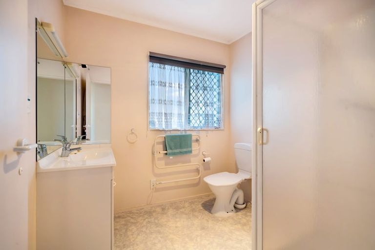 Photo of property in 10/56 Larnoch Road, Henderson, Auckland, 0610