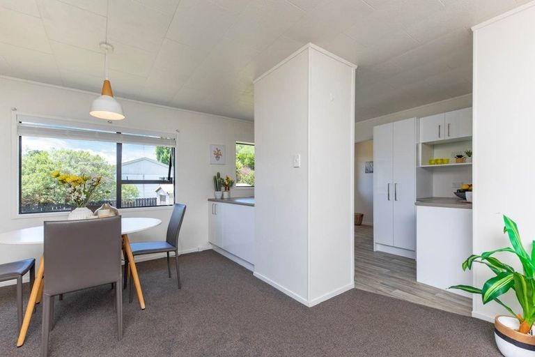 Photo of property in 55 Meadowvale Rise, Titirangi, Auckland, 0604
