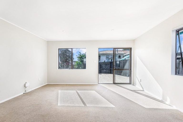 Photo of property in 2b Kintara Drive, Massey, Auckland, 0614