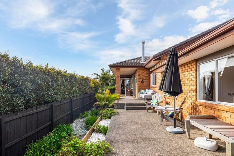 Photo of property in 10 Seamount Drive, Red Beach, 0932