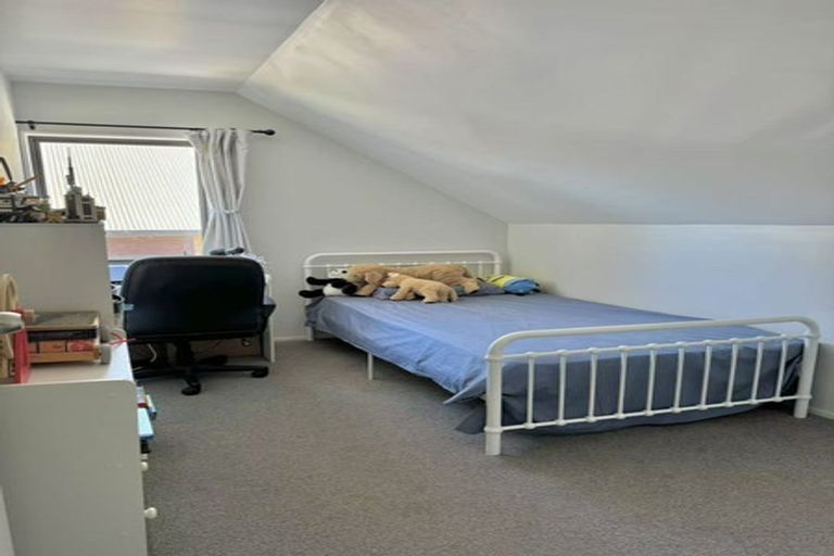 Photo of property in 37 Fields Parade, Oteha, Auckland, 0632