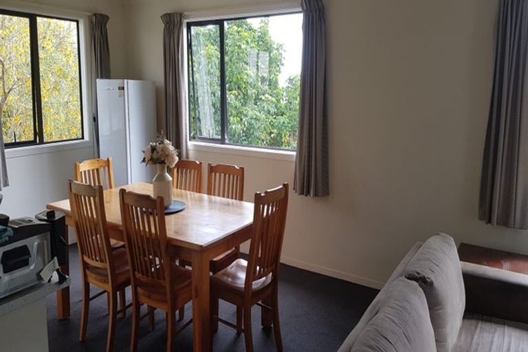 Photo of property in 8c Schnapper Rock Road, Schnapper Rock, Auckland, 0632