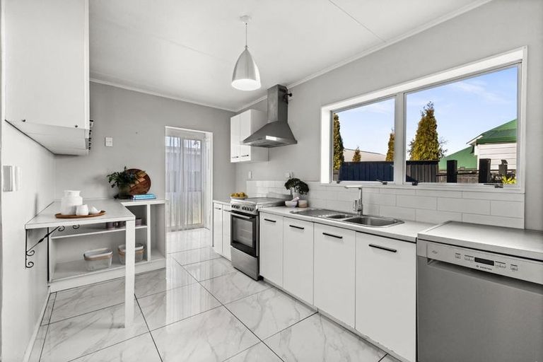 Photo of property in 15 Taradale Road, Marewa, Napier, 4110