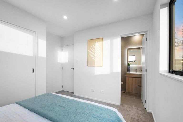 Photo of property in 37b Flanshaw Road, Te Atatu South, Auckland, 0610