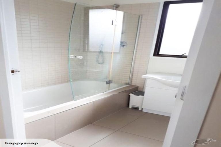 Photo of property in 1/9 Fathom Place, Te Atatu Peninsula, Auckland, 0610