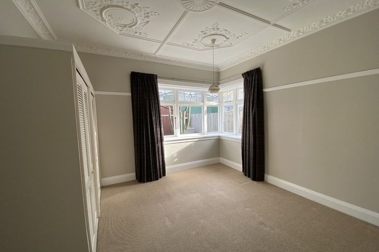 Photo of property in 191 Queens Drive, Lyall Bay, Wellington, 6022