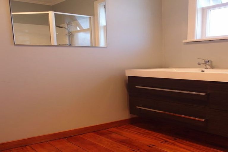 Photo of property in 53 Bayly Road, Blagdon, New Plymouth, 4310