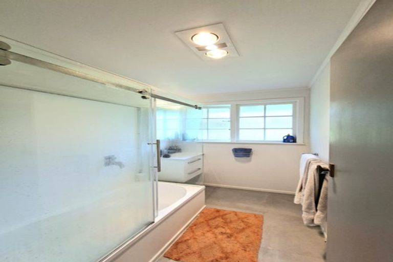 Photo of property in 49 Franklyn Road, Tawa, Wellington, 5028