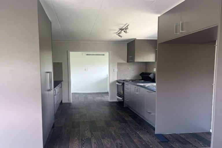 Photo of property in 9 Bishop Street, Green Bay, Auckland, 0604