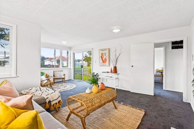 Photo of property in 5 Goldsmith Crescent, Levin, 5510