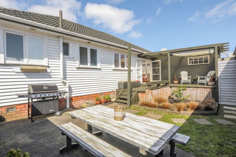 Photo of property in 1/15 Rosier Road, Glen Eden, Auckland, 0602