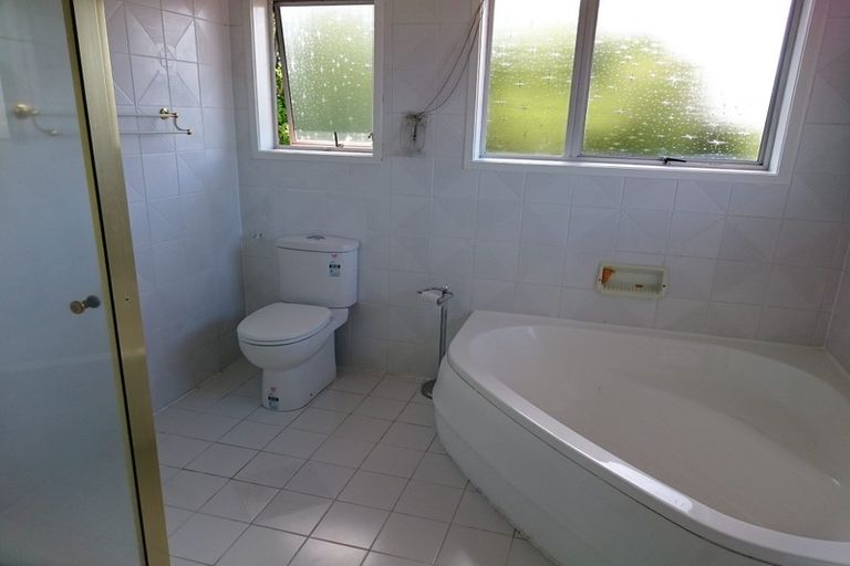 Photo of property in 21 Priestley Drive, Bucklands Beach, Auckland, 2014