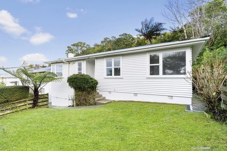 Photo of property in 100 Ruskin Road, Newlands, Wellington, 6037