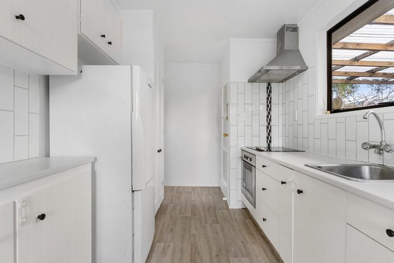 Photo of property in 19 Benita Place, Sunnyvale, Auckland, 0612