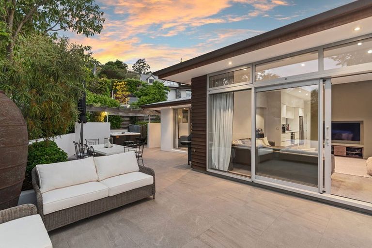 Photo of property in 118a Centaurus Road, Huntsbury, Christchurch, 8022