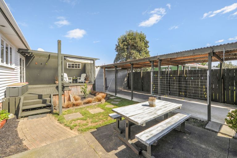 Photo of property in 1/15 Rosier Road, Glen Eden, Auckland, 0602