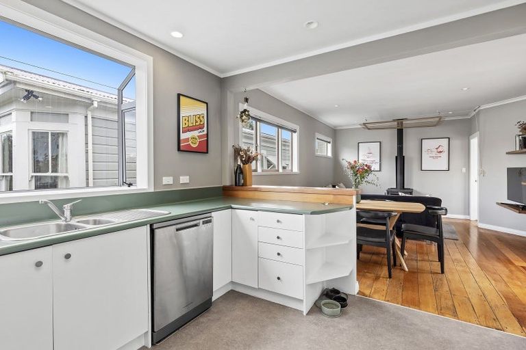 Photo of property in 36 Kaihuia Street, Northland, Wellington, 6012